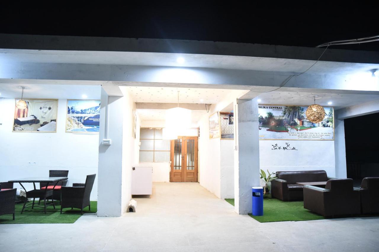 Republika Urban Apartment Abbottabad Luaran gambar